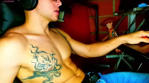 Snapshot of travisdiamonds chatting on 06/17/26, 05:43 TRAVIS. online show from 06/17/26, 05:43