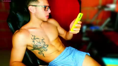 Snapshot of travisdiamonds chatting on 08/08/26, 04:25 TRAVIS. online show from 08/08/26, 04:25
