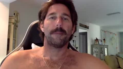 TravisKenn online show from 10/18/25, 08:42