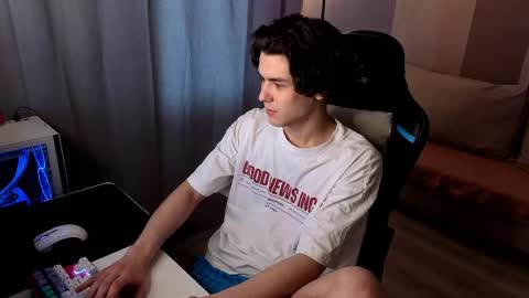 Snapshot of travisrivas chatting on 05/18/26, 02:01 travisrivas online show from 05/18/26, 02:01