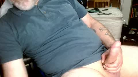 Snapshot of treasured_trash chatting on 04/29/26, 07:20 Dilly Dally online show from 04/29/26, 07:20