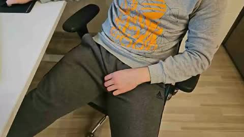 tree1989 online show from 01/07/25, 08:10