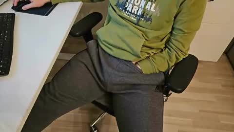 tree1989 online show from 02/17/25, 06:26