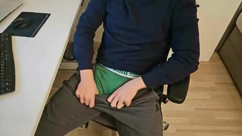 tree1989 online show from 02/18/25, 06:37