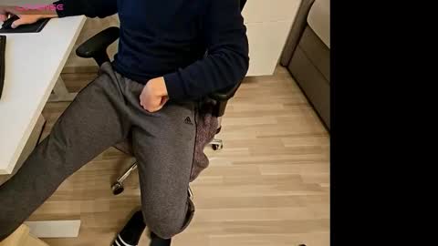 tree1989 online show from 09/17/25, 06:53