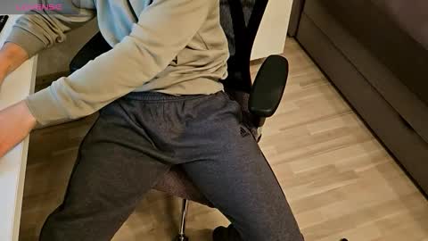 tree1989 online show from 11/04/25, 06:51