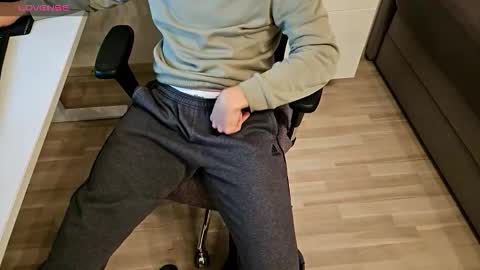 tree1989 online show from 11/16/25, 07:41