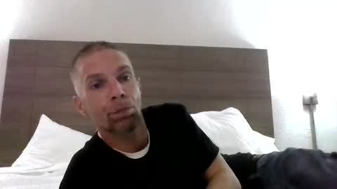 Snapshot of treeburner1 chatting on 10/18/25, 05:14 TreeBurner1 online show from 10/18/25, 05:14