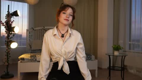 Snapshot of treenabatey chatting on 04/12/26, 03:06 Hello im Rose 3 online show from 04/12/26, 03:06