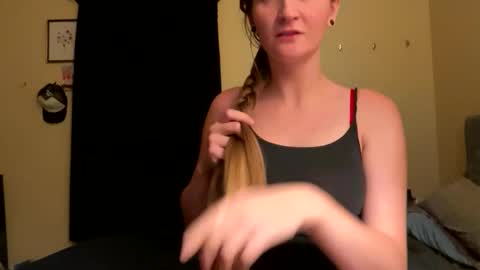 Snapshot of tressabelle chatting on 10/27/25, 03:54 tressabelle online show from 10/27/25, 03:54