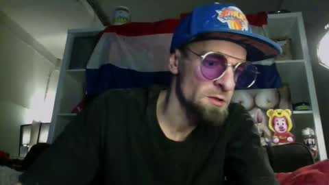 Trevor Reinson online show from 11/18/25, 01:33