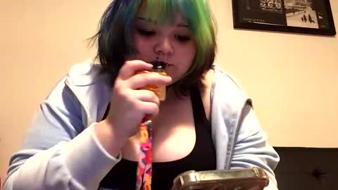 Snapshot of trhothoney chatting on 01/26/25, 04:41 Trixie online show from 01/26/25, 04:41