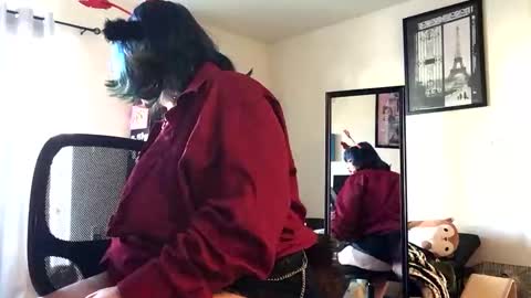 Snapshot of trhothoney chatting on 03/04/25, 10:27 Trixie online show from 03/04/25, 10:27
