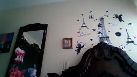 triana_bell online show from 09/19/25, 05:57