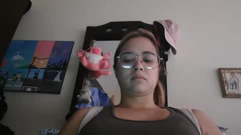 triana_bell online show from 02/15/26, 06:04
