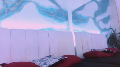 triana_crimson online show from 09/23/25, 09:51