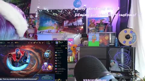 Snapshot of tricky_nymph chatting on 12/24/24, 07:33 Cassie online show from 12/24/24, 07:33