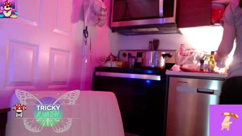 Snapshot of tricky_nymph chatting on 10/02/25, 06:42 Cassie online show from 10/02/25, 06:42