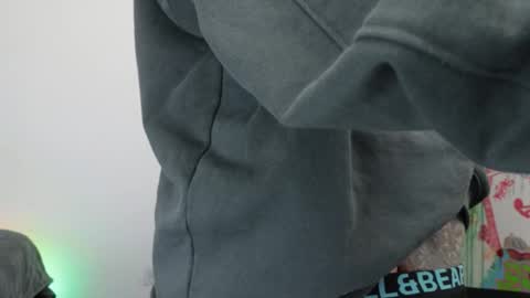 - trieone online show from 02/25/26, 02:59