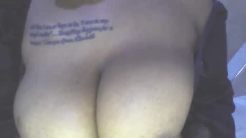 Snapshot of trinahluicy chatting on 04/11/26, 08:18 trinahluicy online show from 04/11/26, 08:18