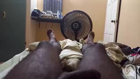 Snapshot of trinislim1868 chatting on 11/24/25, 01:49 Antique-Shirt2516 online show from 11/24/25, 01:49