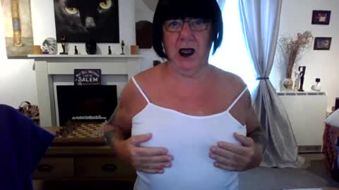 Snapshot of trinity1011 chatting on 06/23/26, 05:49 trinity1011 online show from 06/23/26, 05:49
