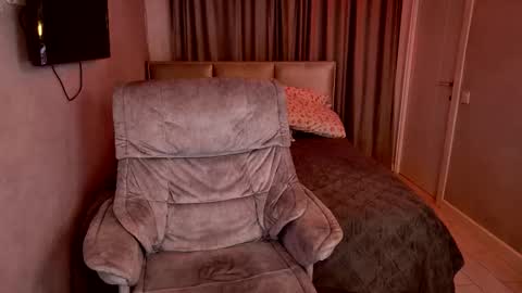 tripleprinces online show from 11/17/25, 06:14