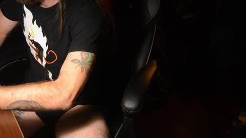 Snapshot of tripstocum chatting on 10/26/25, 12:16 FluideAmer online show from 10/26/25, 12:16