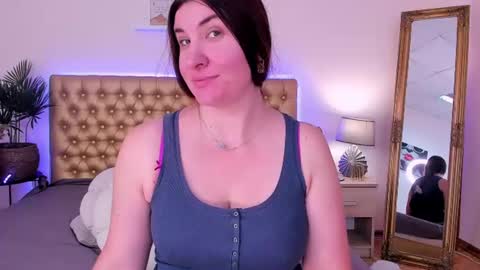 Mia online show from 07/21/26, 05:10