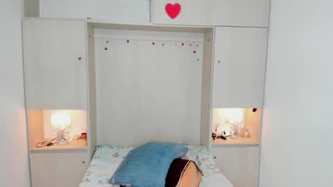 Snapshot of trishamoon chatting on 06/20/26, 04:37 TRISHA online show from 06/20/26, 04:37