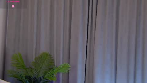 Snapshot of trishawinslet_ chatting on 06/13/26, 05:33 Trisha online show from 06/13/26, 05:33
