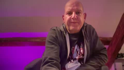 Triton online show from 09/22/25, 04:14