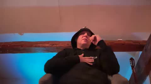 Triton online show from 09/24/25, 04:05