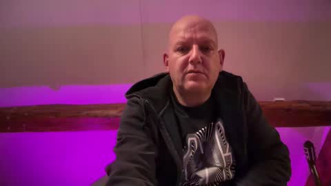 Triton online show from 10/02/25, 02:51