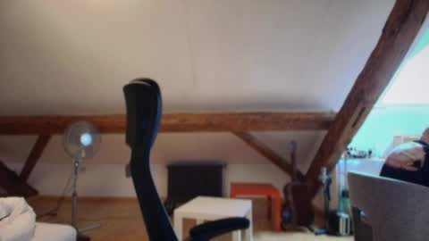 Snapshot of tritonspace chatting on 05/04/26, 12:45 Triton online show from 05/04/26, 12:45