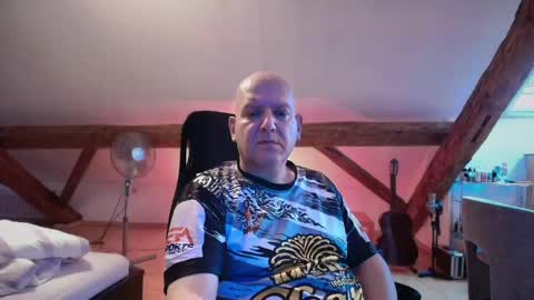 Snapshot of tritonspace chatting on 05/09/26, 05:29 Triton online show from 05/09/26, 05:29