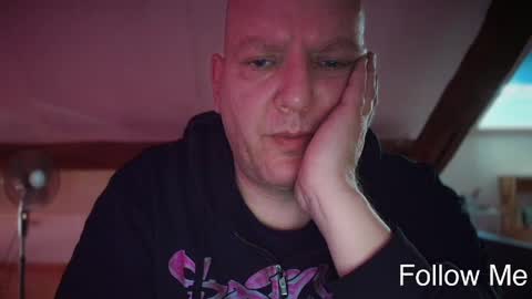 Snapshot of tritonspace chatting on 05/17/26, 03:52 Triton online show from 05/17/26, 03:52