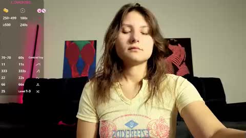 Snapshot of trixibell chatting on 10/18/25, 04:15 trixibell online show from 10/18/25, 04:15