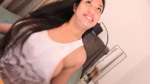 trixiebayeseraa online show from 11/10/25, 11:15