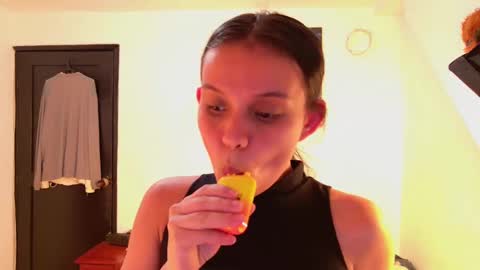 Snapshot of trixx_01 chatting on 10/08/25, 05:49 trixx_01 online show from 10/08/25, 05:49