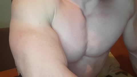 Snapshot of troncq chatting on 01/30/25, 06:43 Troncq online show from 01/30/25, 06:43