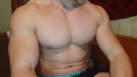 Snapshot of troncq chatting on 02/26/25, 11:09 Troncq online show from 02/26/25, 11:09