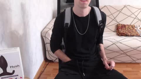 Snapshot of trone41 chatting on 10/21/25, 04:57 I POST MY FUCKING VIDEOS AND PICS    online show from 10/21/25, 04:57