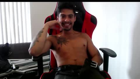 Snapshot of tropicalmadness chatting on 02/01/25, 06:21 Archie Torres online show from 02/01/25, 06:21