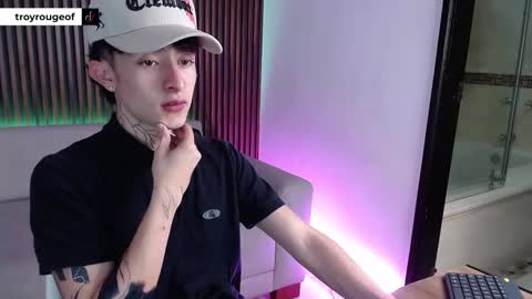 Troy online show from 09/25/25, 07:39