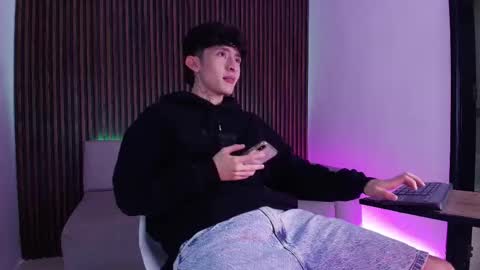 Troy online show from 11/04/25, 07:24