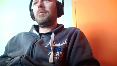 Snapshot of truble1 chatting on 02/18/26, 09:38 eros online show from 02/18/26, 09:38