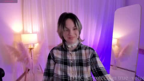 Snapshot of true_voice chatting on 04/19/26, 05:18 Emma online show from 04/19/26, 05:18