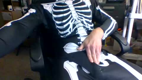 Snapshot of truk1976 chatting on 01/06/25, 01:52 truk1976 online show from 01/06/25, 01:52