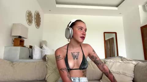 Mia online show from 02/08/26, 05:11